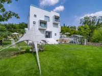 Mogan Xingye Star · Space-Themed Infinity Pool Garden Designer Boutique Stay Hotels near Mogan Mountain Scenic Area Bamboo Sea