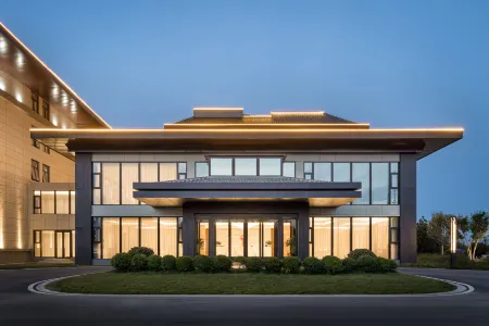 Baoji Fufeng County DiJianNanShan Hot Spring Hotel (Famen Cultural Scenic Area) Отели в г. Фуфэн