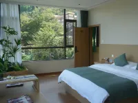 Sister Flower Inn Hotels in Fugong