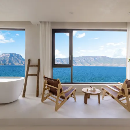 Chunshi · Amber | Amber Hotel Lakeside Resort Hotel (Lugu Lake Daluoshui Village)