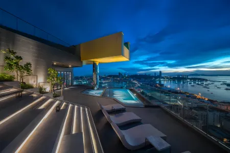 Edge Central Pattaya Lux Отели рядом с достопримечательностью «Bann sukhawadee»