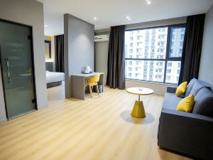 7 Days Hotel (Liupanshui Panzhou Shengjing Avenue Hongguo Xiao Square)