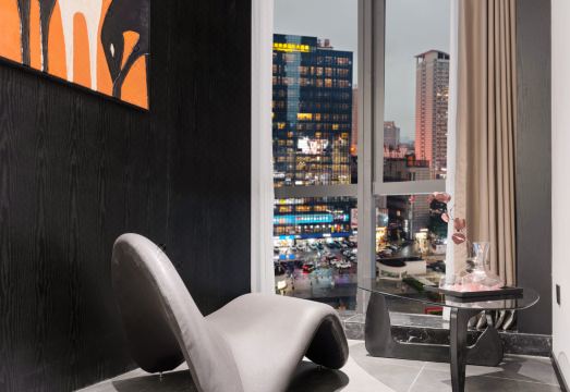 Enji M 호텔 객실 내부