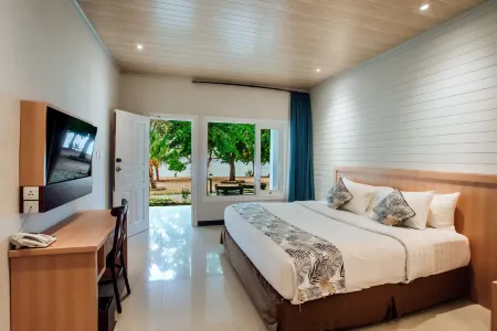 Sylvia Hotel & Resort Komodo Отели в г. Комодо