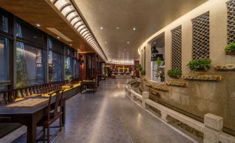 Suzhou Park Xinghai Scholarly Family Hotel (Jinji Lake Store)