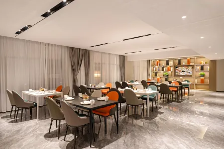 Hill Yaman Hotel Fenggang Отели рядом с достопримечательностью «JinGangCheng ShangYe BuXingJie»