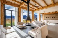 Shangri-La Ten Miles Snow Mountain Margheri Manor