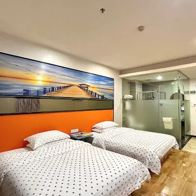 18 Boutique Hotel (Zhangzhou Qiloucheng Ligang Commercial Street)