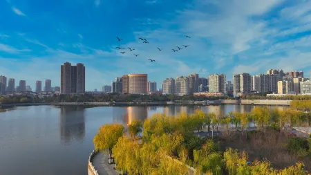 Haojiang International Hotel Отели рядом с достопримечательностью «Yicheng General Zhang Zizhong Memorial Hall»