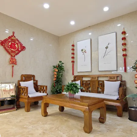 Jiayuan Business Hotel (Puyang Daqing Road Third Senior High School)