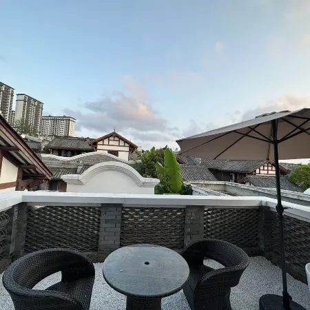 Longli Half Courtyard Homestay