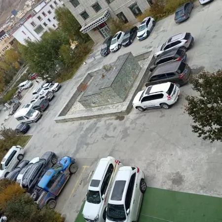 Yushu Staff Home Hotel