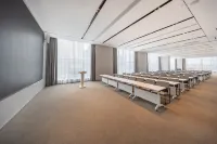 Meishan Pengshan North Station Atour Hotel