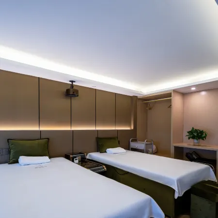 Chongqing Ashan River View Hotel (Jiefangbei Raffles Square Branch)