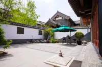 Yunshuiju Courtyard Homestay (Kaifeng Millennium City Park) Отели рядом с достопримечательностью «Хан Гард, Китай»