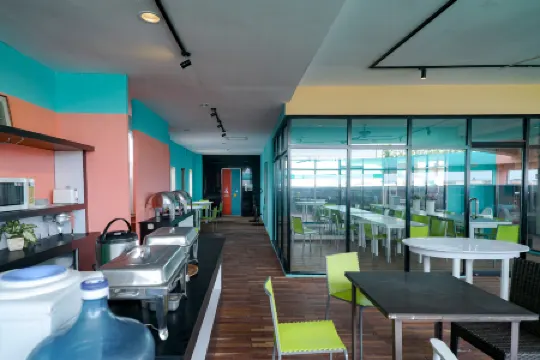 Sans Sunset Point Seminyak Отели рядом с достопримечательностью «TSL The Shampoo Lounge»