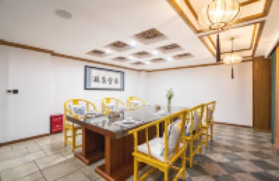 昆明遠山雅緻湖景別墅酒店（滇池民族村店）