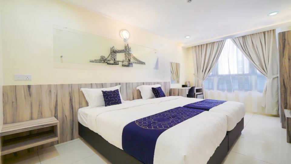 OYO 90975 Atta Hotel