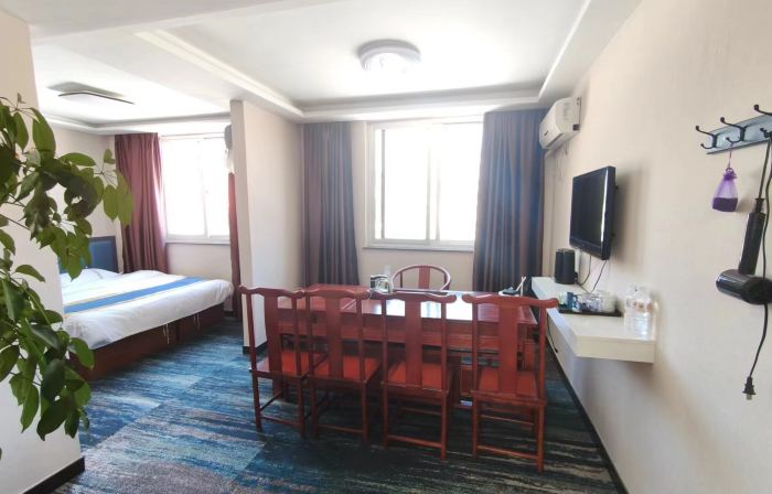 Rujia Huayi Hotel (Luanping County Hospital Branch)