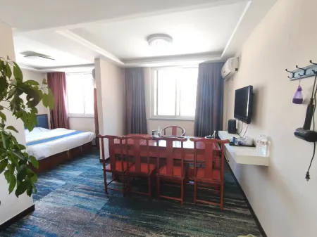 Rujia Huayi Hotel (Luanping County Hospital Branch) Отели в г. Луаньпин