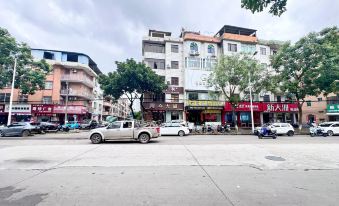 Qinzhou Bubugao Hotel (University Town Maternity and Child Health Hospital) - Housity