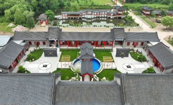 Yichun Chinese Siheyuan Homestay