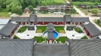 Yichun Chinese Siheyuan Homestay