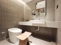 SENSE SCENE HOTEL (Chongqing Hongya Cave) - parking