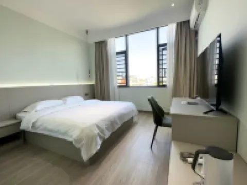 Bingfeibing Hotel (Beihai High-Speed Railway Station Beihai Old Street)