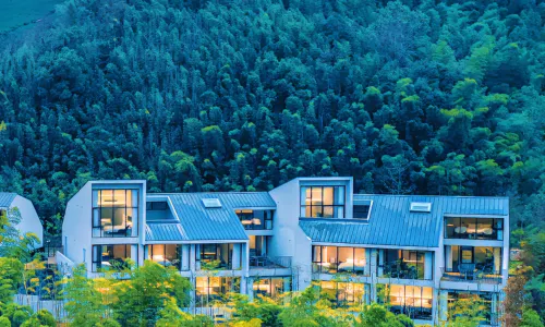 Nian hotel & resorts