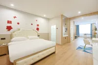 Home Cloud Four Seasons Hotel (Dunhua Chang'an Road Food Street Branch) Hotels in Dunhua