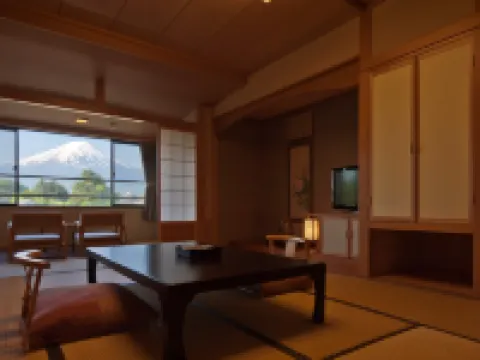 Mt. Fuji View Onsen Ooike Hotel Hotels in Fujikawaguchiko