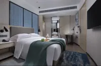 Echarm Hotel (Guangzhou Baiyun Tonghe Dayuan Times Square) Hotels near Renrenjia Shopping Plaza