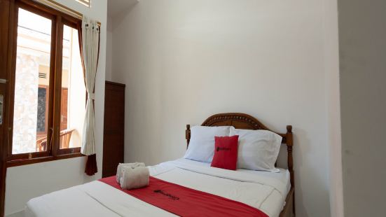 RedDoorz near Buleleng Harbour 2