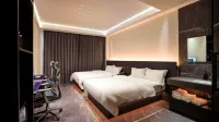 Geek Esports Hotel (Yangzhou University Yangtze River Middle Road Branch)
