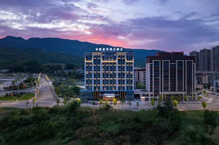 Phoenix Hotel Yuesen Отели рядом с достопримечательностью «Chiyou Jiuli Palace»