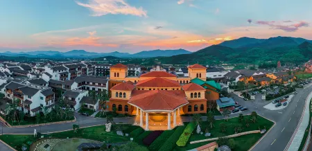 Yixing Yaohu Hotel Отели рядом с достопримечательностью «Shanjuan Cave»