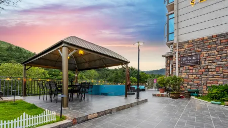 Mengxian Riverside · 270° view of the mountain view of Tangquan Resort and Accommodation