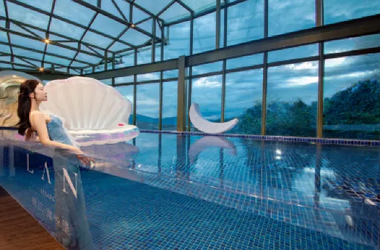 Lijiang LiuLigong 360 degrees Hot Spring Hotel โรงแรมใน