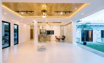 E L Westensee Resort 내부 이미지
