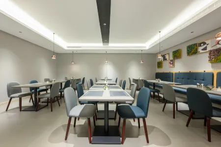 Homeinn Selected Hotel (Baoji Administrative Avenue Zhong Hospital East Area) Отели рядом с достопримечательностью «Hi-tech Square»