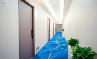 Cloud Plus Smart Cinema Boutique Inn (Yanji Yanbian University West Market Store)