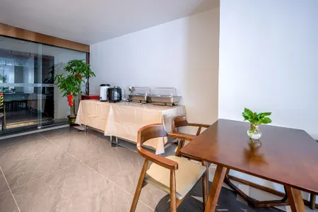 Ruyi Hotel (Chongqing West Station Baguocheng Branch) Отели рядом с достопримечательностью «Baguocheng»