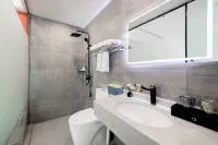 Yuzhi Starry Sky Hotel (Tianfu International Airport Branch)