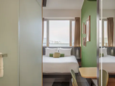 Maxhotel Amsterdam Airport Schiphol - Recently Renovated Hotels in Hoofddorp