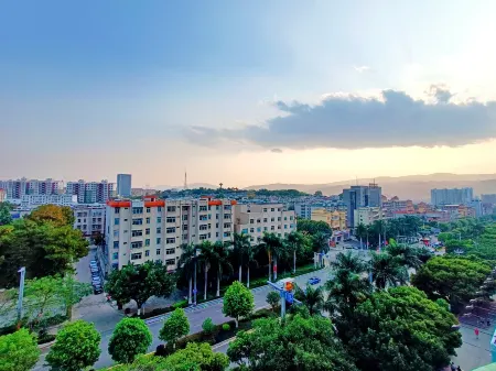 Q+ Kaiyuan Home Boutique Hotel Отели рядом с достопримечательностью «Seven-hole Bridge, Honghe»