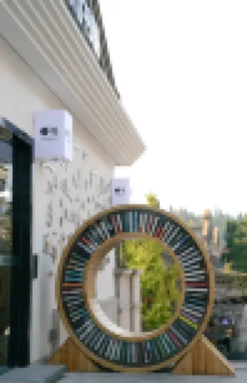 24° North Latitude Theme Hotel