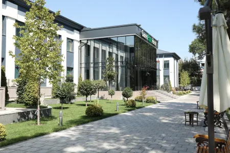 Green Park Hotel Отели рядом с достопримечательностью «ИСПОЛНИТЕЛЬНЫЙ КОМИТЕТ РЕГИОНАЛЬНОЙ АНТИТЕРРОРИСТИЧЕСКОЙ СТРУКТУРЫ ШАНХАЙСКОЙ ОРГАНИЗАЦИИ СОТРУДНИЧЕСТВА»