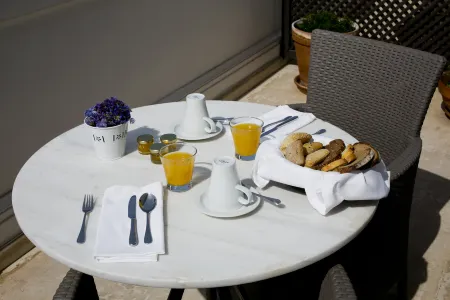 Hera Hotel Отели рядом с достопримечательностью «Парфенон»