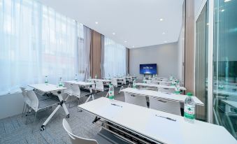 Yinhua Zhixuan Hotel (Dali High-speed Railway Station Erhai Park)